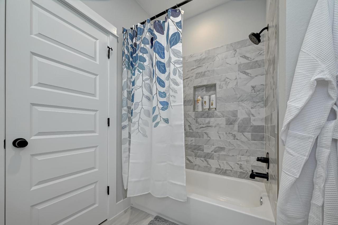 Villa Elegant 3Br Haven- Games, Luxury & Lush Garden Houston Esterno foto
